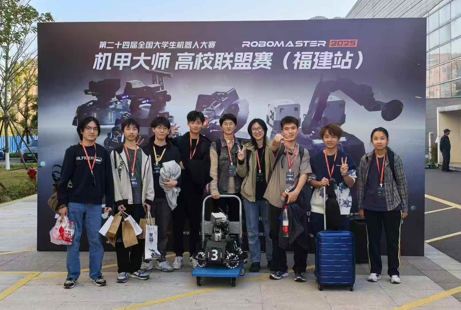 90d99351-c354-4e73-a871-efb1472ef63a