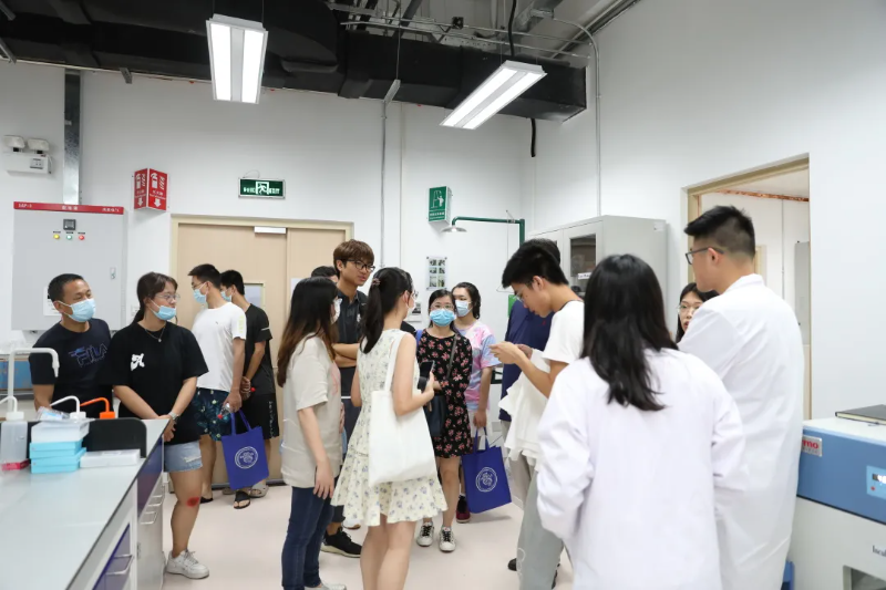 6375988678002770576852287