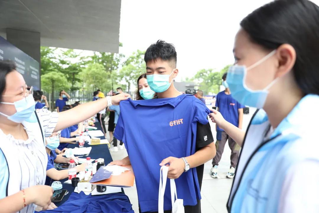 6377768715819210094288375