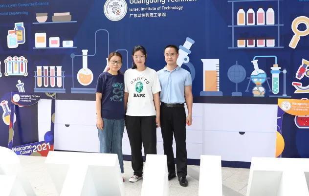 6377768715867545599901879