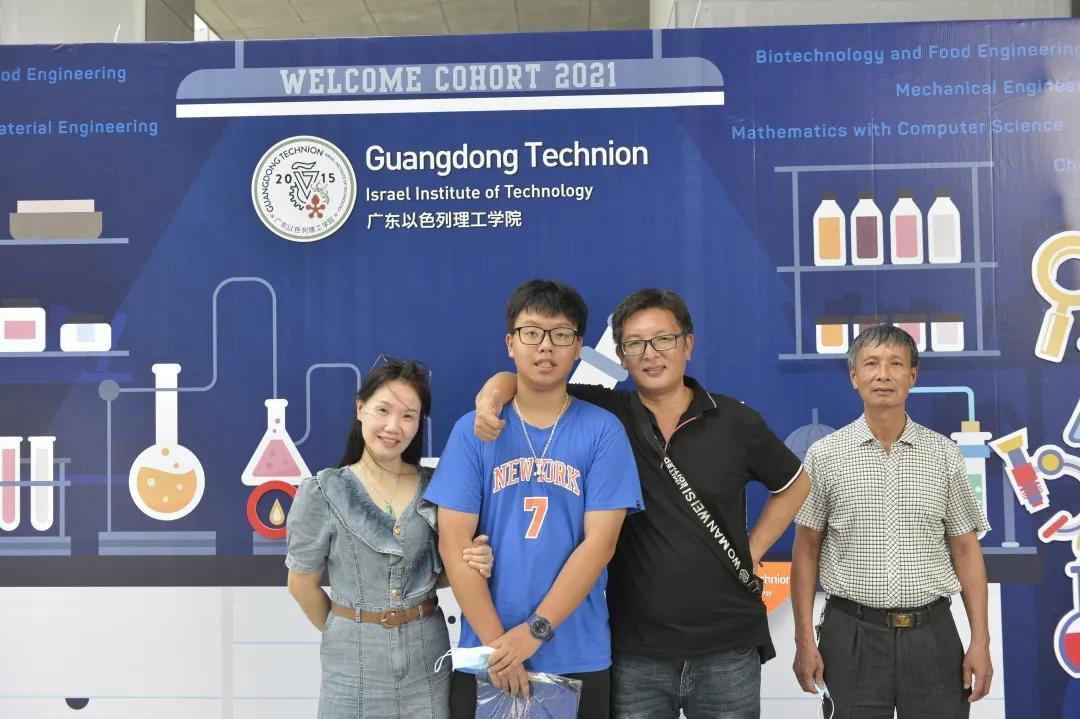 6377768715881607368645983