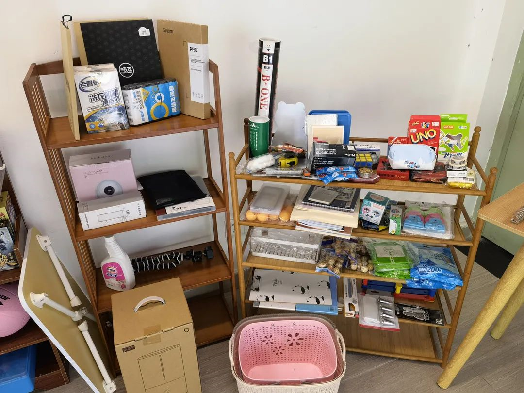 6377775010761390025619779