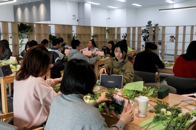 6378018496290558584038551