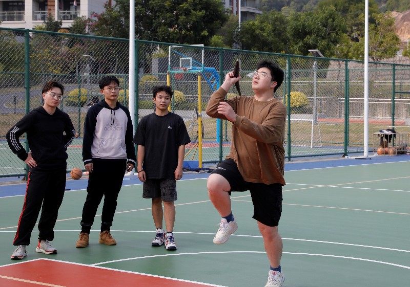 6378018622866393611138883