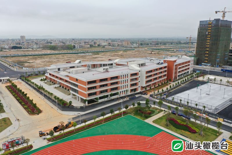 6378373157280558611132602