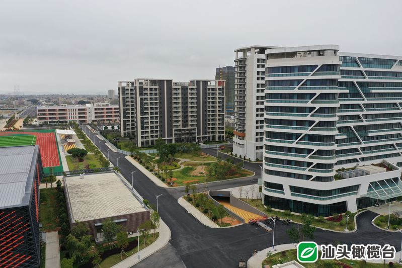 6378373157286810334645927