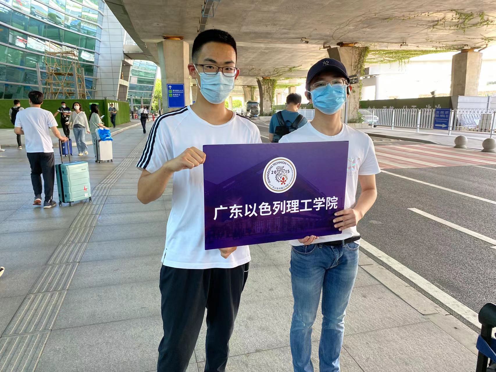 接机1.jpg 接机1.jpg