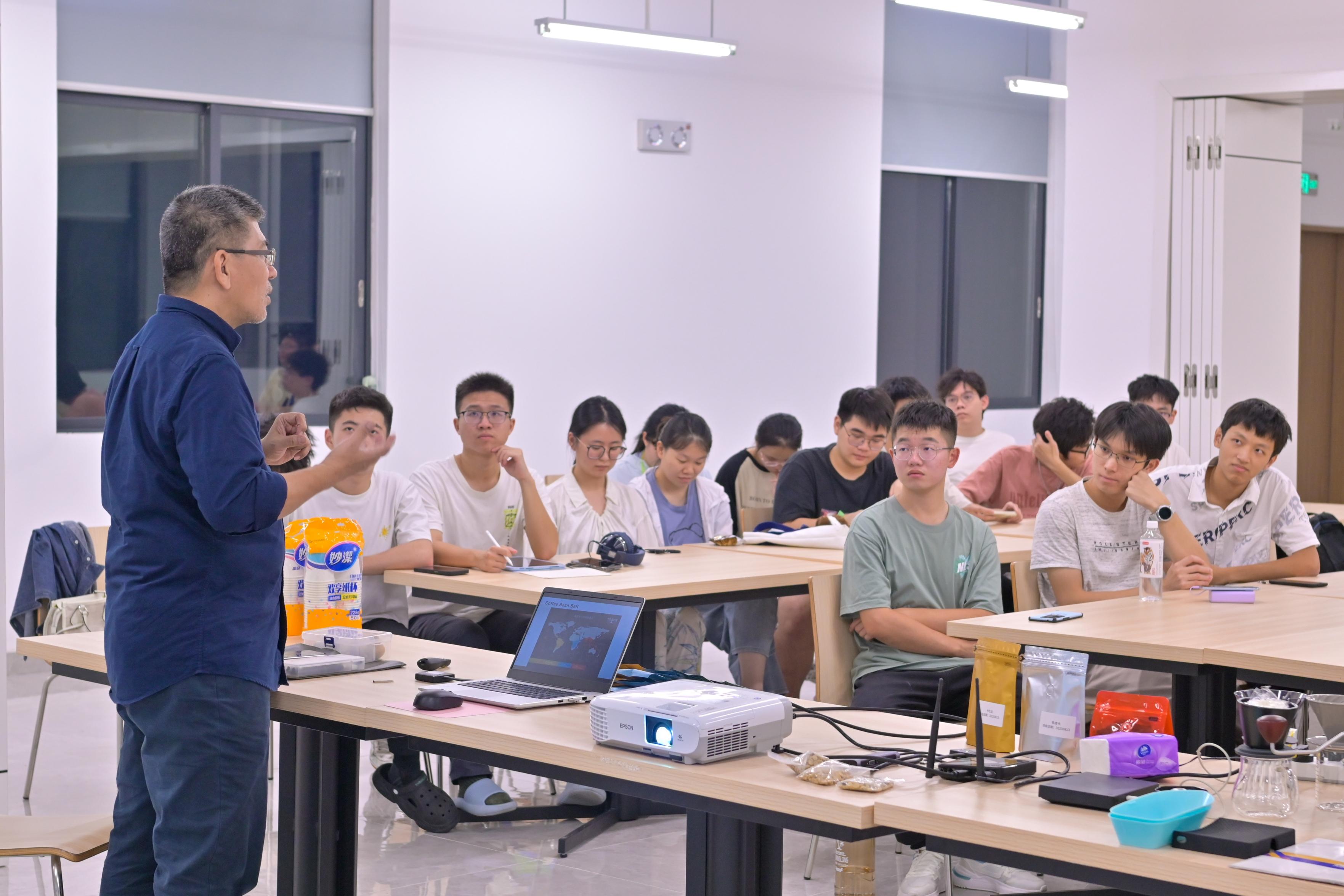 pro-4PUB9xw3.jpeg pro-4PUB9xw3.jpeg