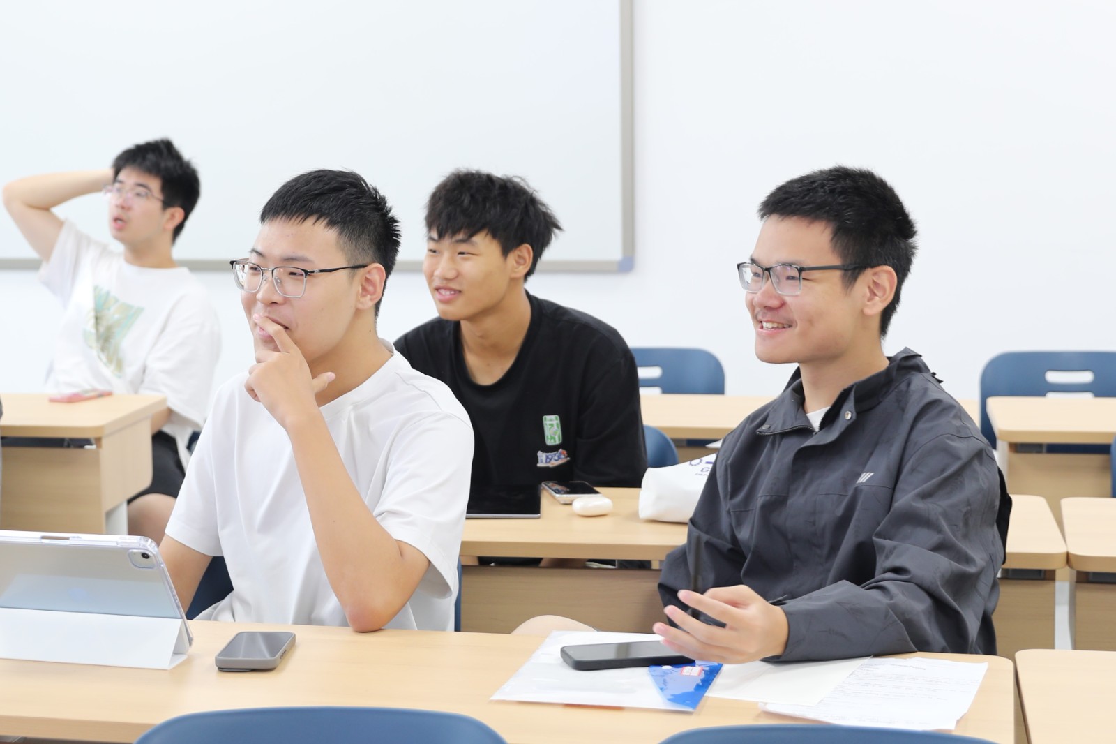 6389355158380956703570801