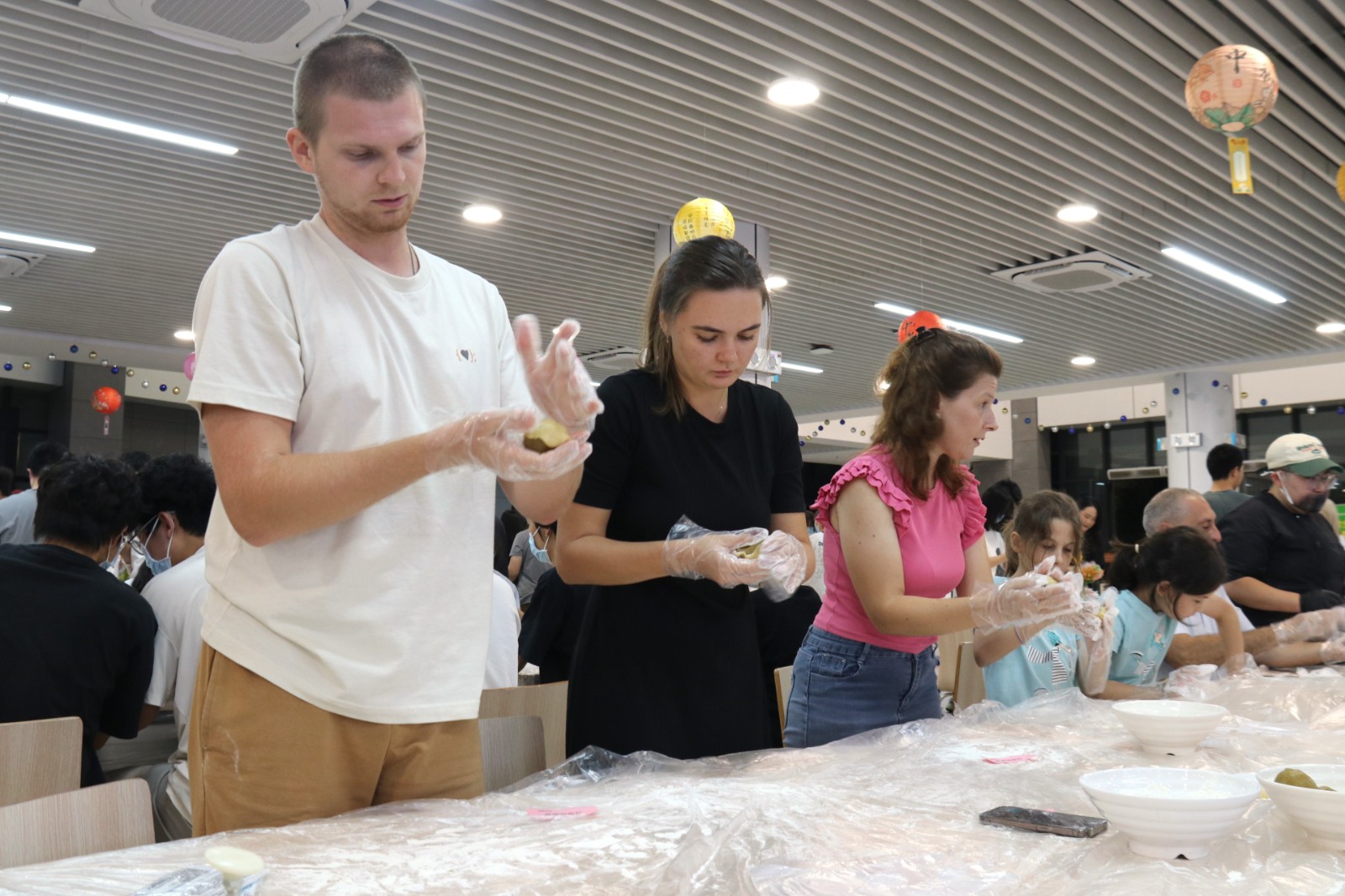 6389570625948417524603708