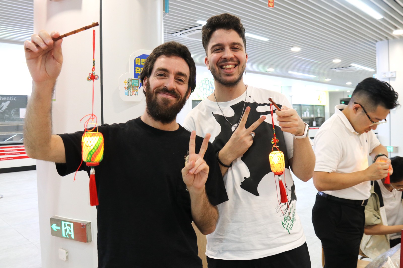 6389570654623968858733302