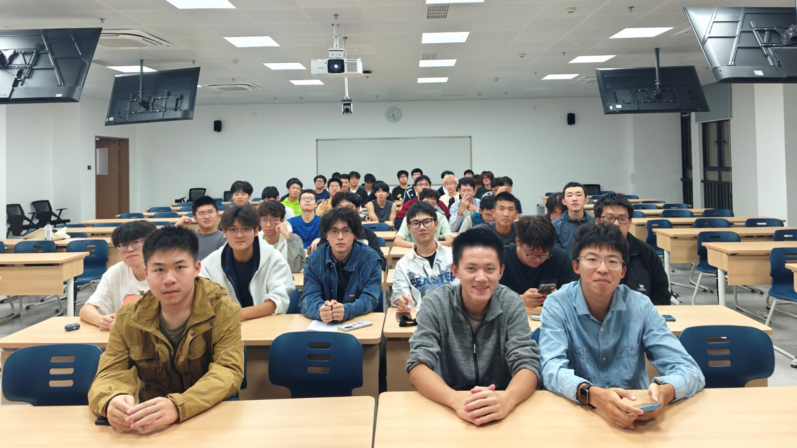 6389991799443861805939940