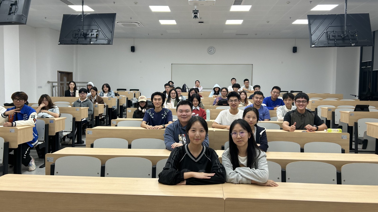 6389991799464174936410989