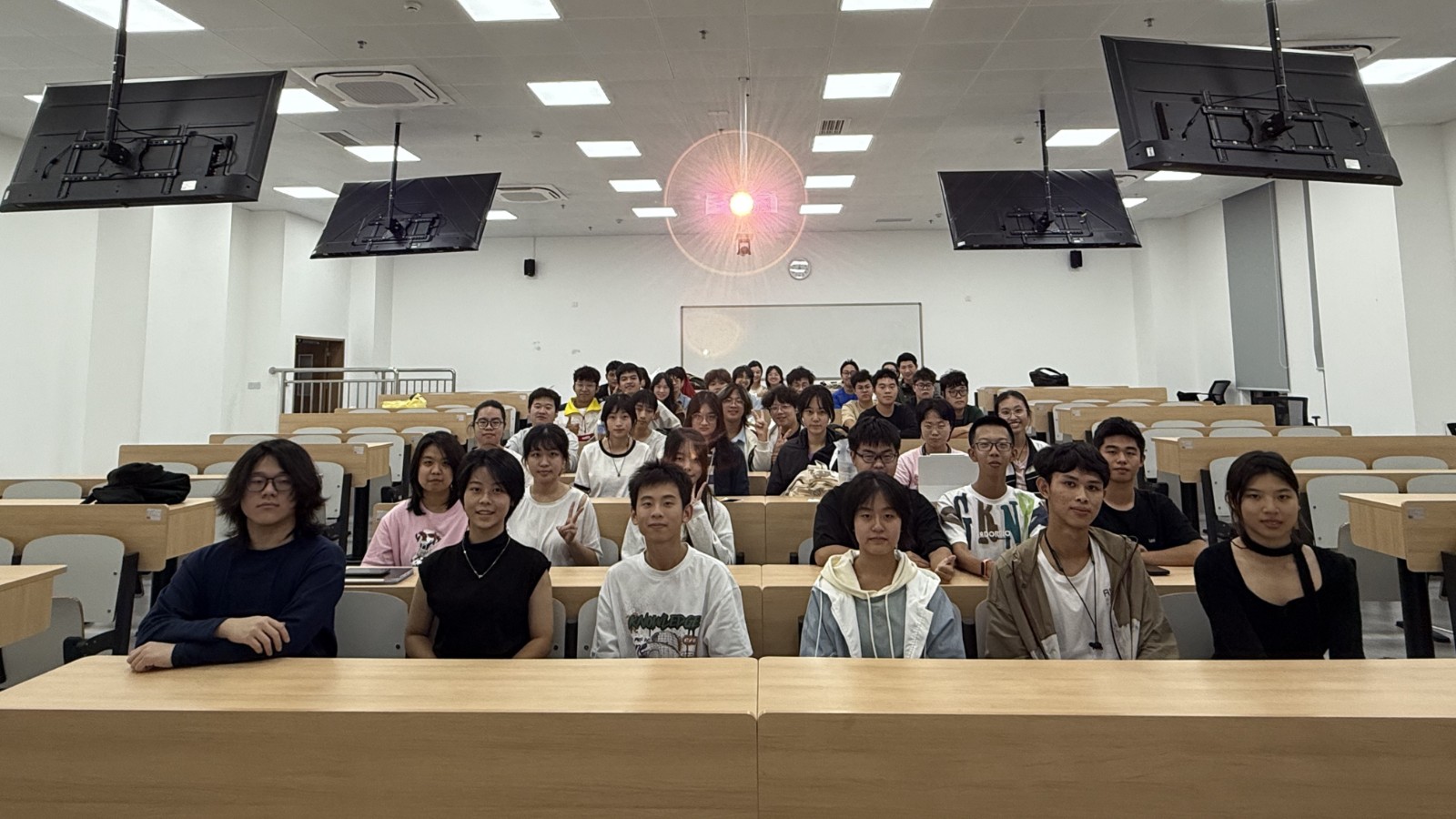 6389991799476675399139467