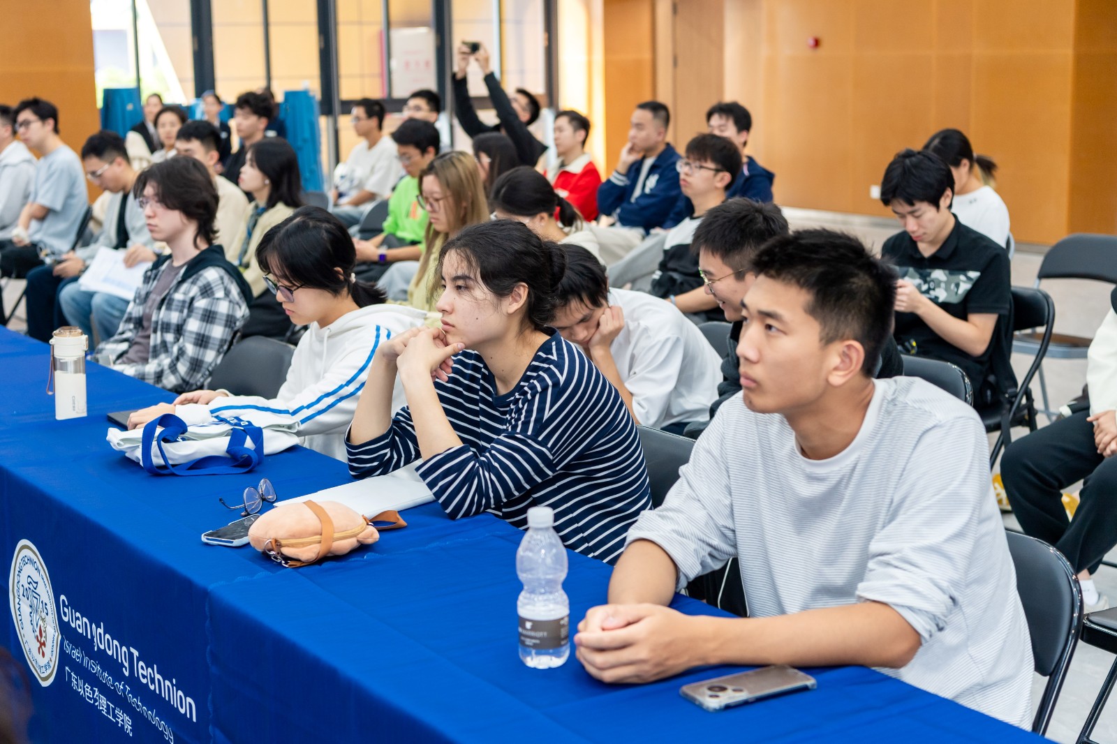 6390225040828329561194497